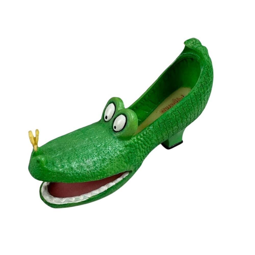 Willow Hall Shoo Shoo Figurine – Snap Snap Alligator – Design No. 31